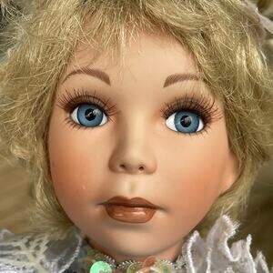 Angel Of Peace Doll Vintage AEL 1998 Paradise Galleries Blue Dress Blonde READ